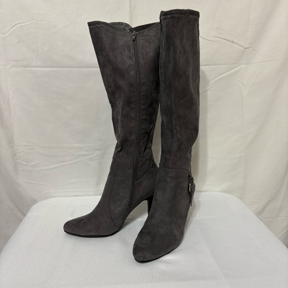 New Directions gray faux suede knee-high boots with a heel. Size 7.5